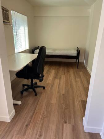 $965 for 100 sq ft - Private Room with a Shared Bathroom (Pasadena)s