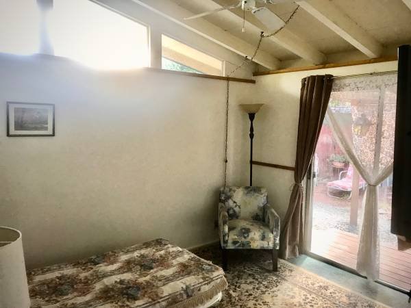 $550 for a 1-bedroom, 125 sq ft - Two Peaceful Bedrooms, One with a Nice Outdoor Patio (Glendora)s