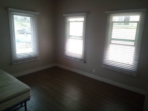 $800 Rooms for Rent Now (East Los Angeles)s