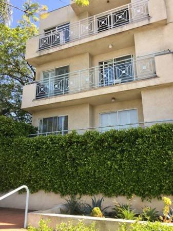 $1,600 for a 2-bedroom, 1000 sq ft - Move In End of November! 1-Bed/1-Bath in 2-Bed/2-Bath for UCLA and SMC Student or Business Person (Santa Monica)s