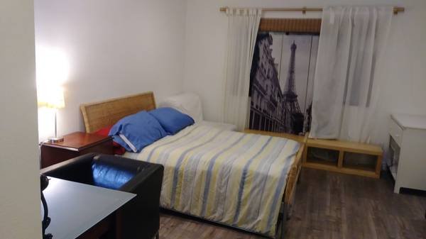 $1,500 / 1br - Temporary Furnished Master Bedroom in 2BR/2Bath from December 12th (Mar Vista Playa Vista)s