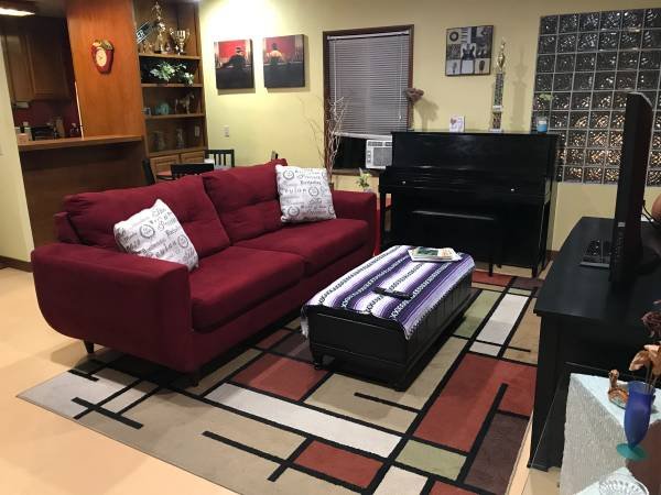 $2,750 / 1br - 650ft2 - One Bedroom, One Block from Beach (Long Beach)s