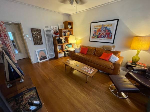 $2,185 / 1br - 700ft2 - Adorable 1BR/1BA in Quiet Building (Los Feliz)s