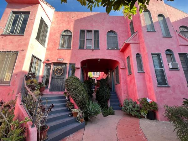 $2,800 / 1br - 625ft2 - Charming One Bedroom (Entire Apartment) in Echo Park (Echo Park)s