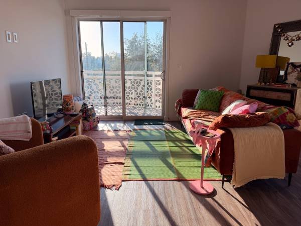 $3,300 / 1br - 850ft2 - Sunny Large 1 Bedroom/1 Bath Apartment in Silver Lake for Dec- Entire Unit (Silver Lake)s