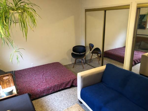$65 / 1br - Hollywood Room Near The Walk of Fame at Vine St. and Highland Ave.s