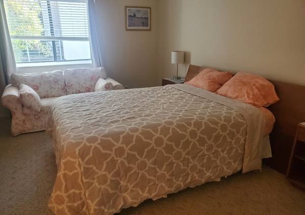 $2,200 / 1br - 250ft2 - Prime Brentwood Large Furnished Room and Bath (90049 Brentwood, West L.A.)s