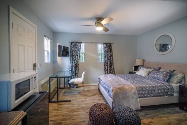 $2,250 / 250ft2 - Furnished Studio @ Hollywood with Parking and In-Unit Laundry - $2,250 (Hollywood)s