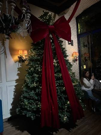 Holiday Decorator (Beverly Hills) Holiday Decorator (Beverly Hills)