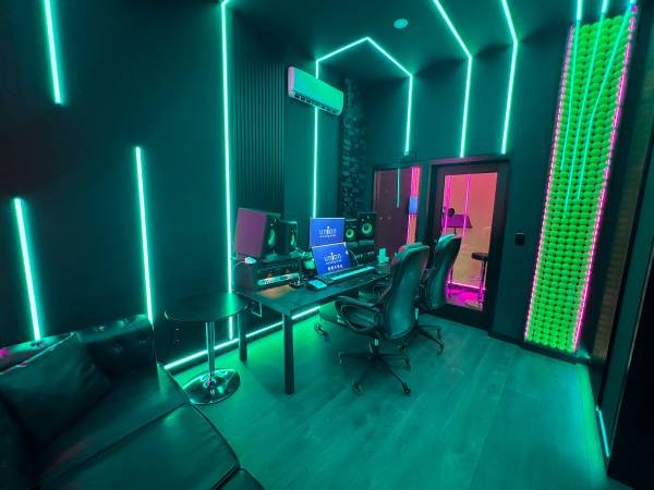 Brand New Recording Studio with Special Rates (Hollywood) Brand New Recording Studio with Special Rates (Hollywood)