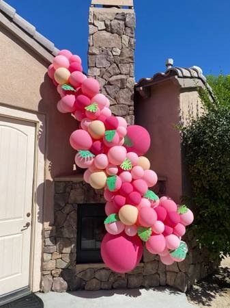 Unique Balloon Creations for Your Holiday Party (Glendale) Unique Balloon Creations for Your Holiday Party (Glendale)