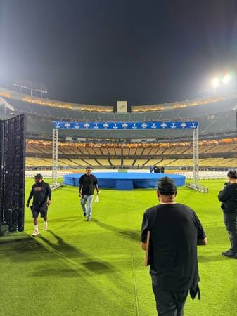 Professional Stage Hands for Hire (Los Angeles) Professional Stage Hands for Hire (Los Angeles)