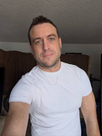 Former personal trainer/masseur giving massages (Hollywood) Former personal trainer/masseur giving massages (Hollywood)