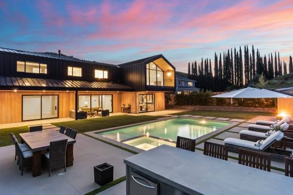 Real Estate Photography, Airbnb, Videos, Staging, Drone, Next Day Service (Hollywood) Real Estate Photography, Airbnb, Videos, Staging, Drone, Next Day Service (Hollywood)