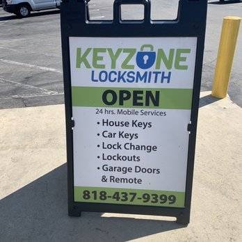 Store Front Locksmith Manager in Canoga Parks