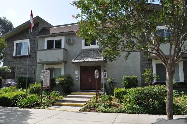 On-Site Community Manager, Part-Time (Tarzana, CA)s