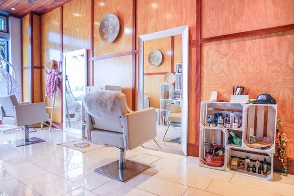 Hairstylist Booth Rental at $325 per Week in Hidden Gem Salon, West Adamss