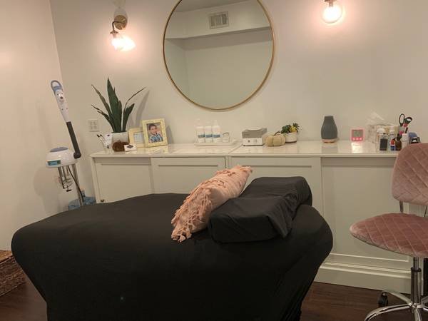 Esthetician/Lash Artist Room for Rent in Pasadenas