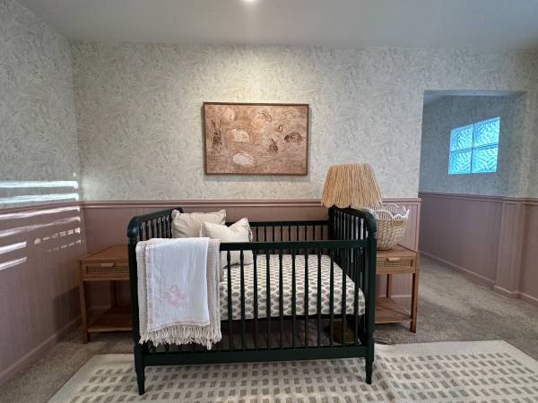 Full-Time Wallpaper Installer — Relocation to Denver, COs